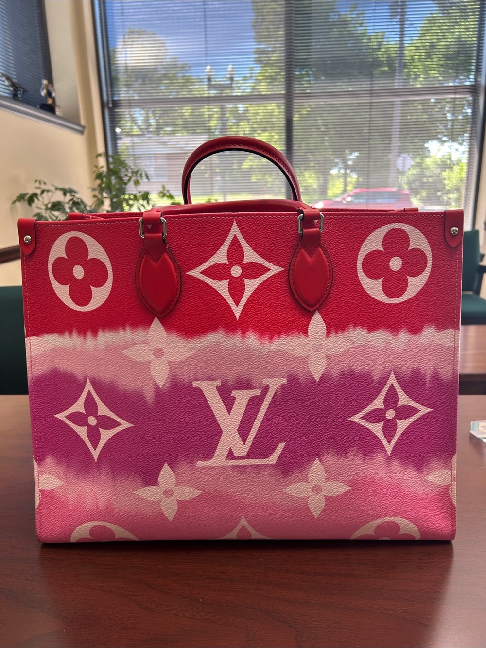 Louis Vuitton Escale OnTheGo GM tote bag-Rouge-Limited Edition